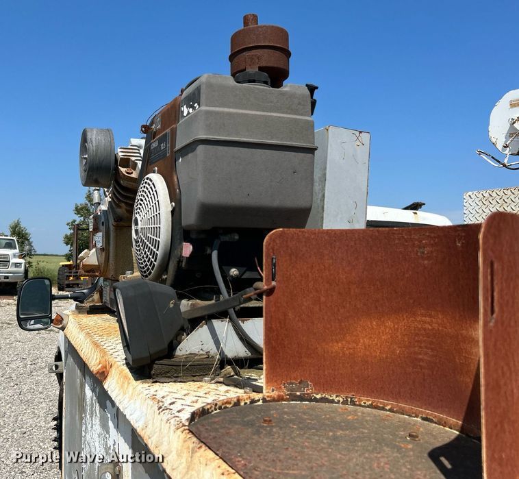 image for item DJ6310 1999 Ford F550 Super Duty  utility / service truck