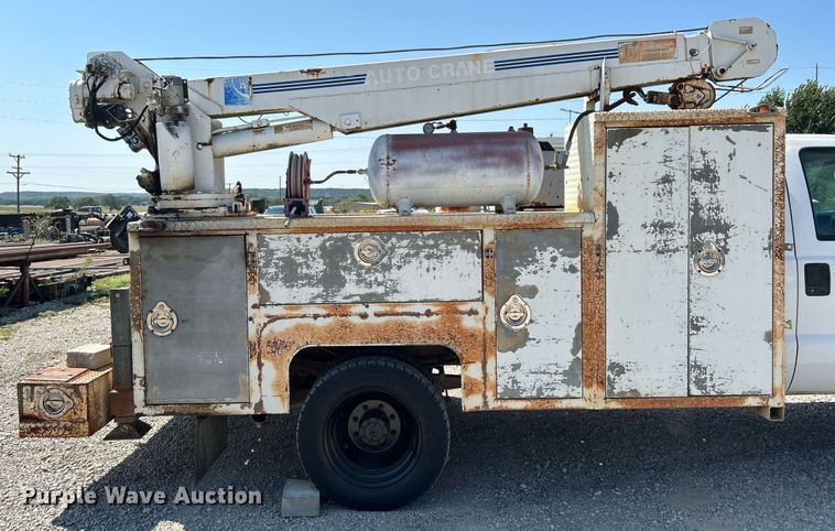 image for item DJ6310 1999 Ford F550 Super Duty  utility / service truck