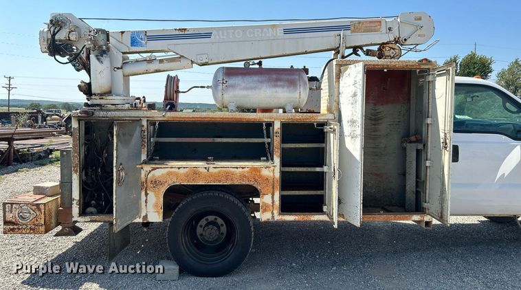 image for item DJ6310 1999 Ford F550 Super Duty  utility / service truck