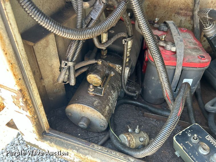 image for item DJ6310 1999 Ford F550 Super Duty  utility / service truck