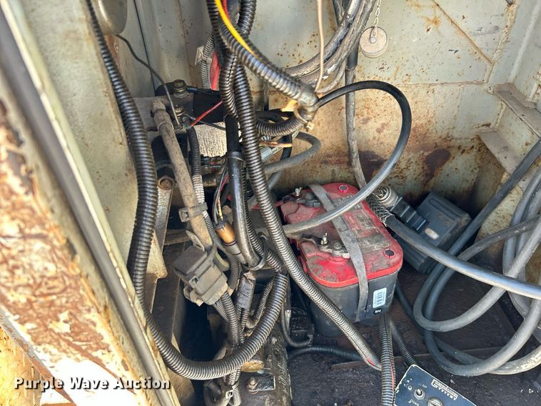 image for item DJ6310 1999 Ford F550 Super Duty  utility / service truck