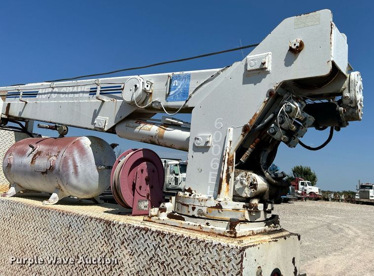 image for item DJ6310 1999 Ford F550 Super Duty  utility / service truck