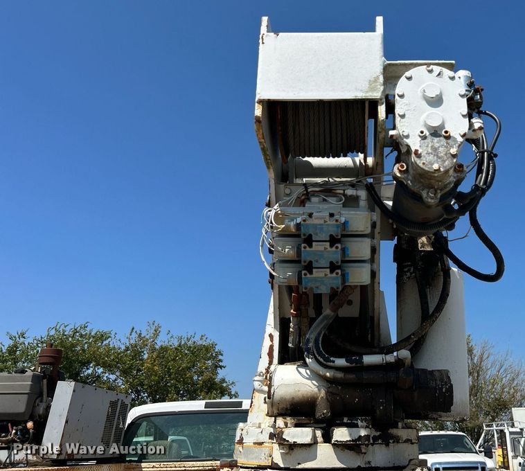 image for item DJ6310 1999 Ford F550 Super Duty  utility / service truck