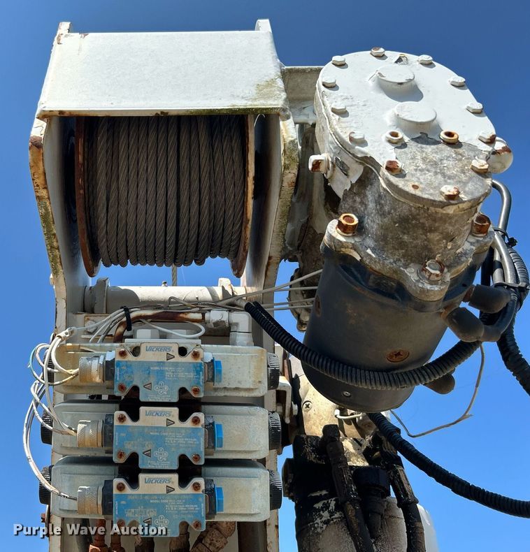 image for item DJ6310 1999 Ford F550 Super Duty  utility / service truck