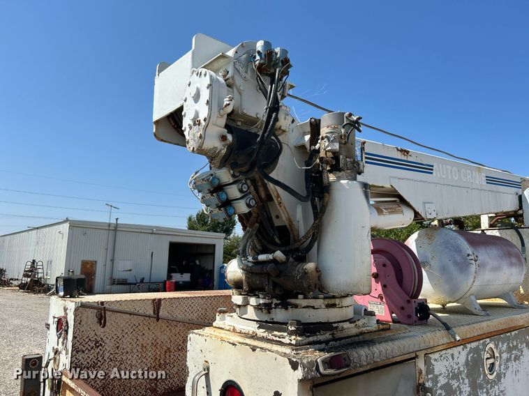 image for item DJ6310 1999 Ford F550 Super Duty  utility / service truck