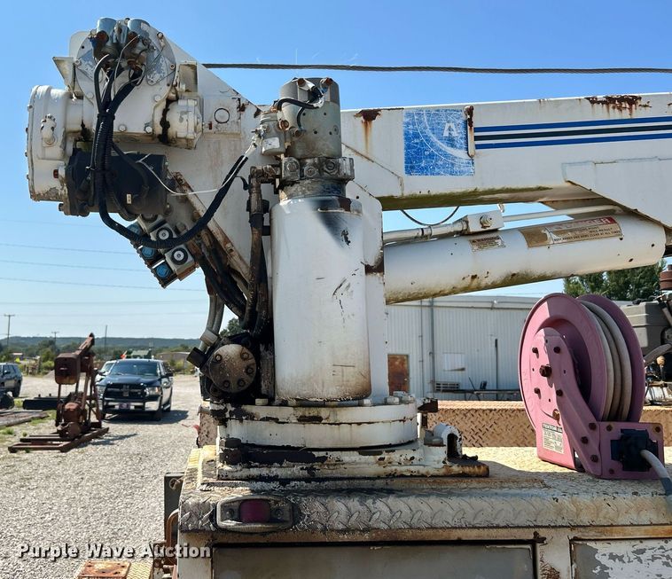 image for item DJ6310 1999 Ford F550 Super Duty  utility / service truck