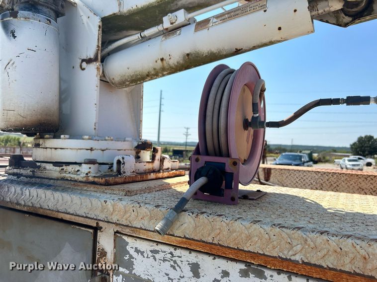 image for item DJ6310 1999 Ford F550 Super Duty  utility / service truck