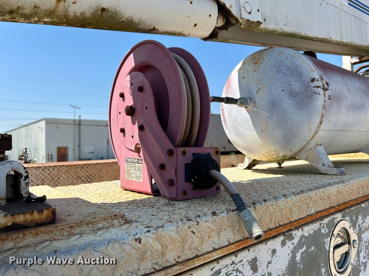 image for item DJ6310 1999 Ford F550 Super Duty  utility / service truck