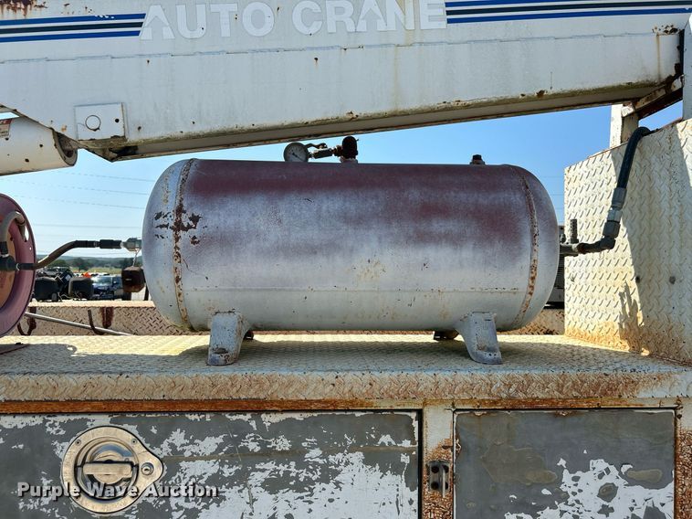 image for item DJ6310 1999 Ford F550 Super Duty  utility / service truck