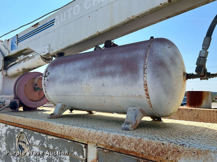 image for item DJ6310 1999 Ford F550 Super Duty  utility / service truck