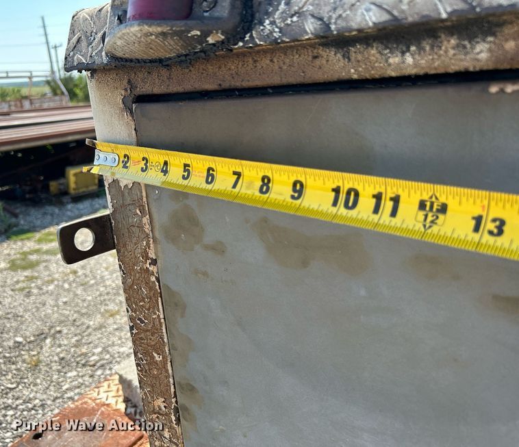 image for item DJ6310 1999 Ford F550 Super Duty  utility / service truck