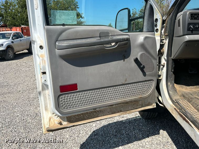 image for item DJ6310 1999 Ford F550 Super Duty  utility / service truck