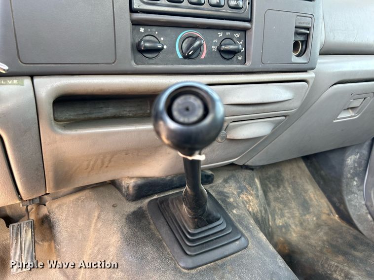 image for item DJ6310 1999 Ford F550 Super Duty  utility / service truck