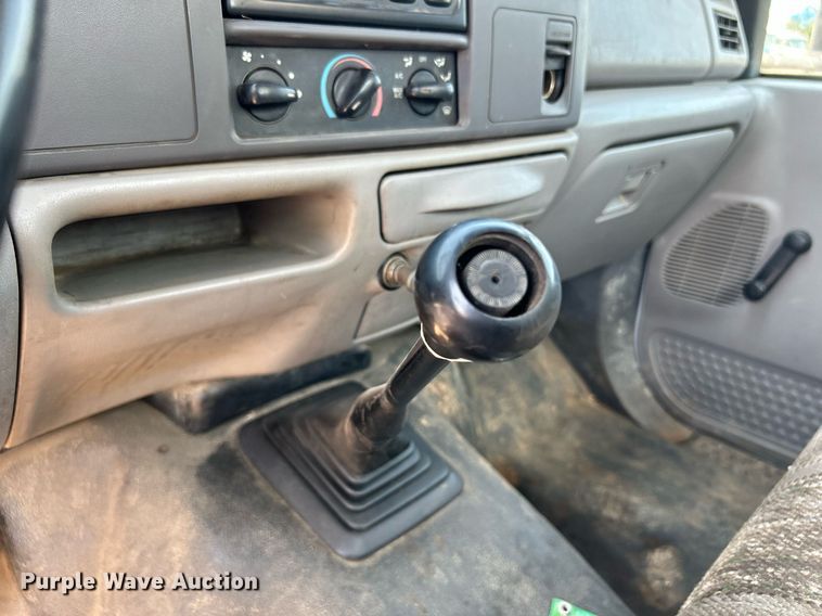 image for item DJ6310 1999 Ford F550 Super Duty  utility / service truck