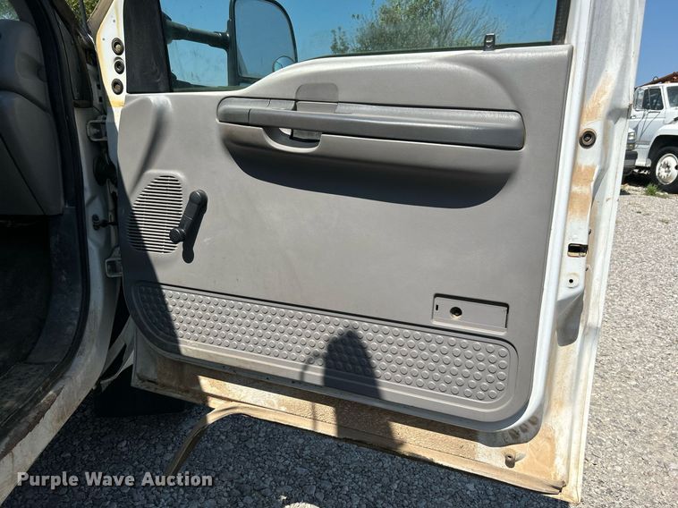 image for item DJ6310 1999 Ford F550 Super Duty  utility / service truck