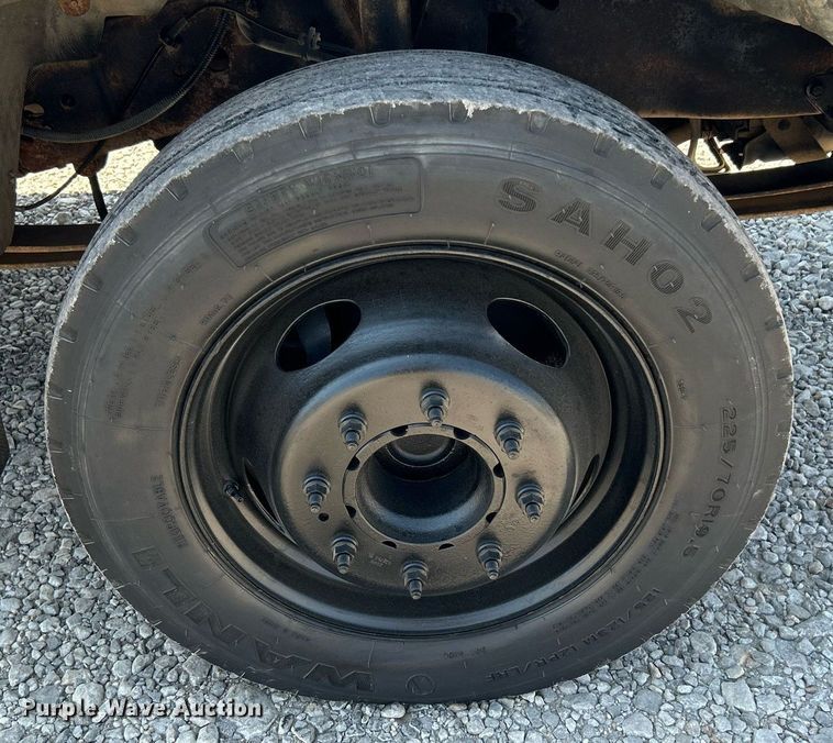 image for item DJ6310 1999 Ford F550 Super Duty  utility / service truck