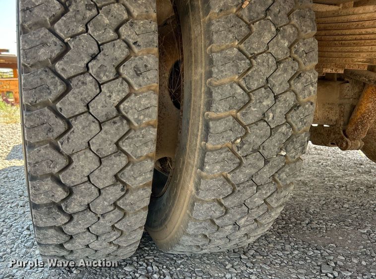 image for item DJ6310 1999 Ford F550 Super Duty  utility / service truck