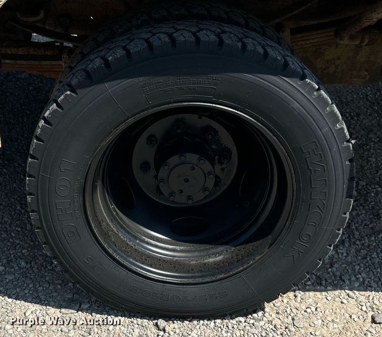 image for item DJ6310 1999 Ford F550 Super Duty  utility / service truck