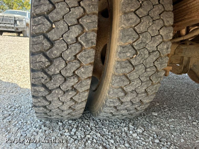 image for item DJ6310 1999 Ford F550 Super Duty  utility / service truck