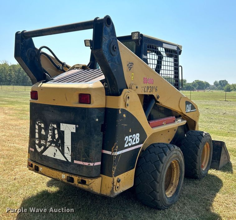 image for item DJ6314 2006 Caterpillar 252B  skid steer loader