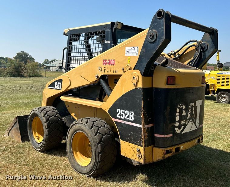 image for item DJ6314 2006 Caterpillar 252B  skid steer loader