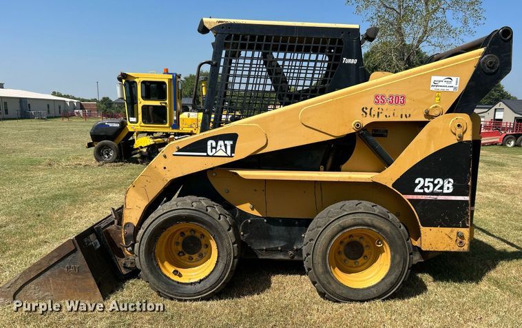 image for item DJ6314 2006 Caterpillar 252B  skid steer loader