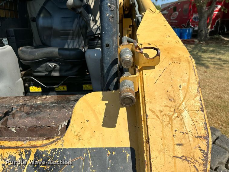 image for item DJ6314 2006 Caterpillar 252B  skid steer loader