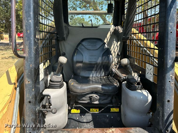 image for item DJ6314 2006 Caterpillar 252B  skid steer loader