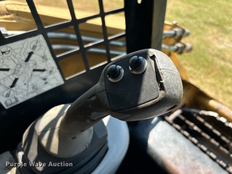 image for item DJ6314 2006 Caterpillar 252B  skid steer loader