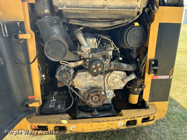 image for item DJ6314 2006 Caterpillar 252B  skid steer loader