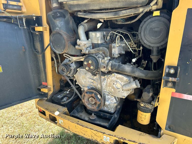 image for item DJ6314 2006 Caterpillar 252B  skid steer loader