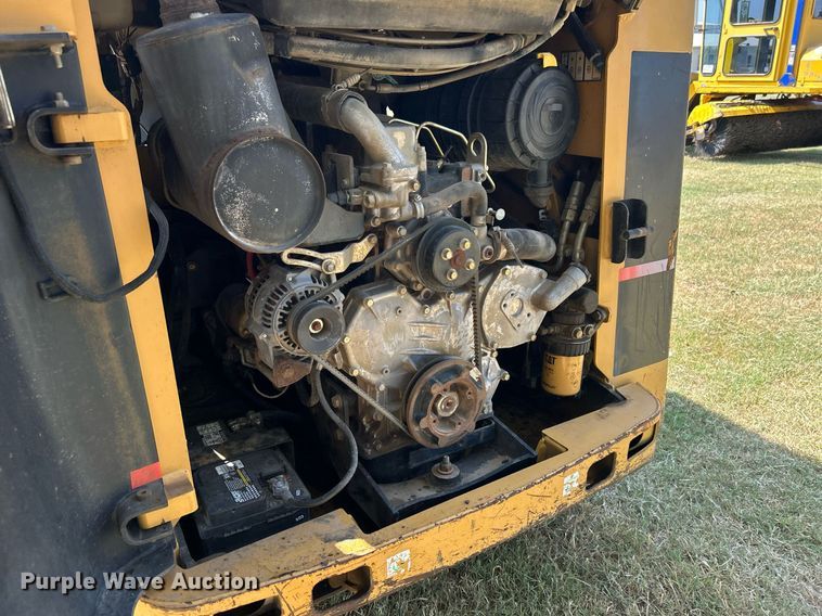 image for item DJ6314 2006 Caterpillar 252B  skid steer loader