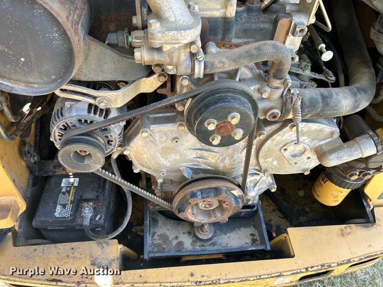 image for item DJ6314 2006 Caterpillar 252B  skid steer loader
