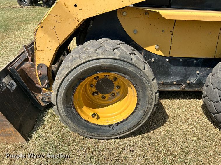 image for item DJ6314 2006 Caterpillar 252B  skid steer loader