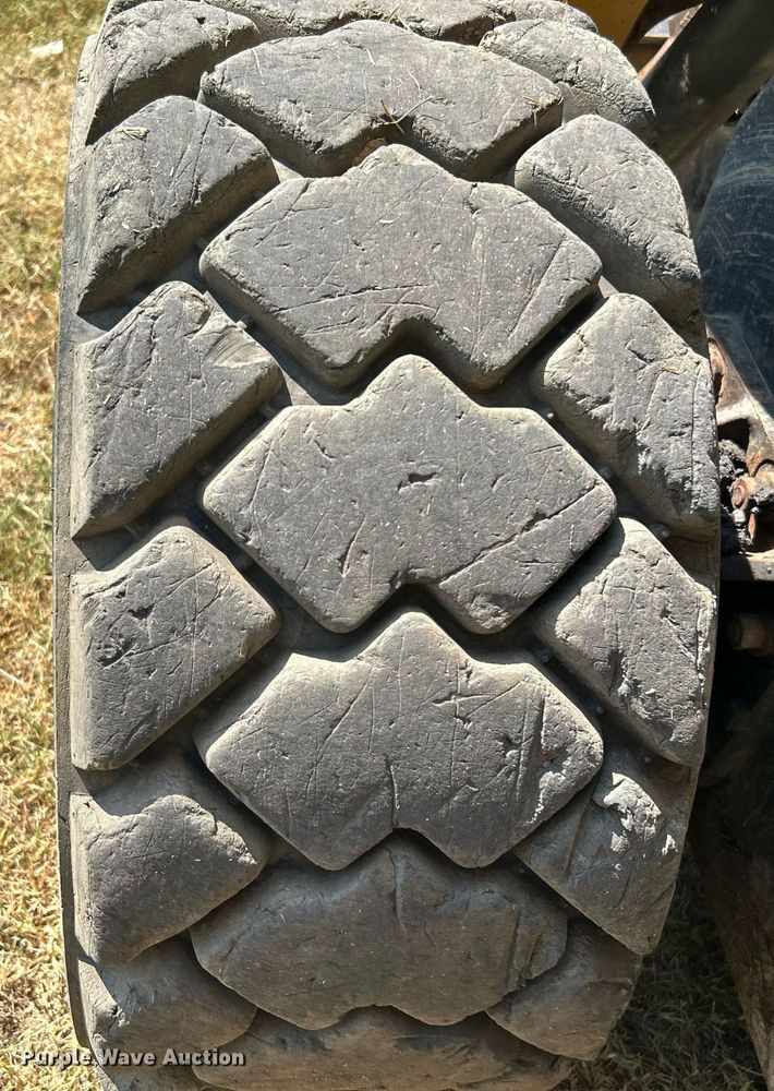 image for item DJ6314 2006 Caterpillar 252B  skid steer loader