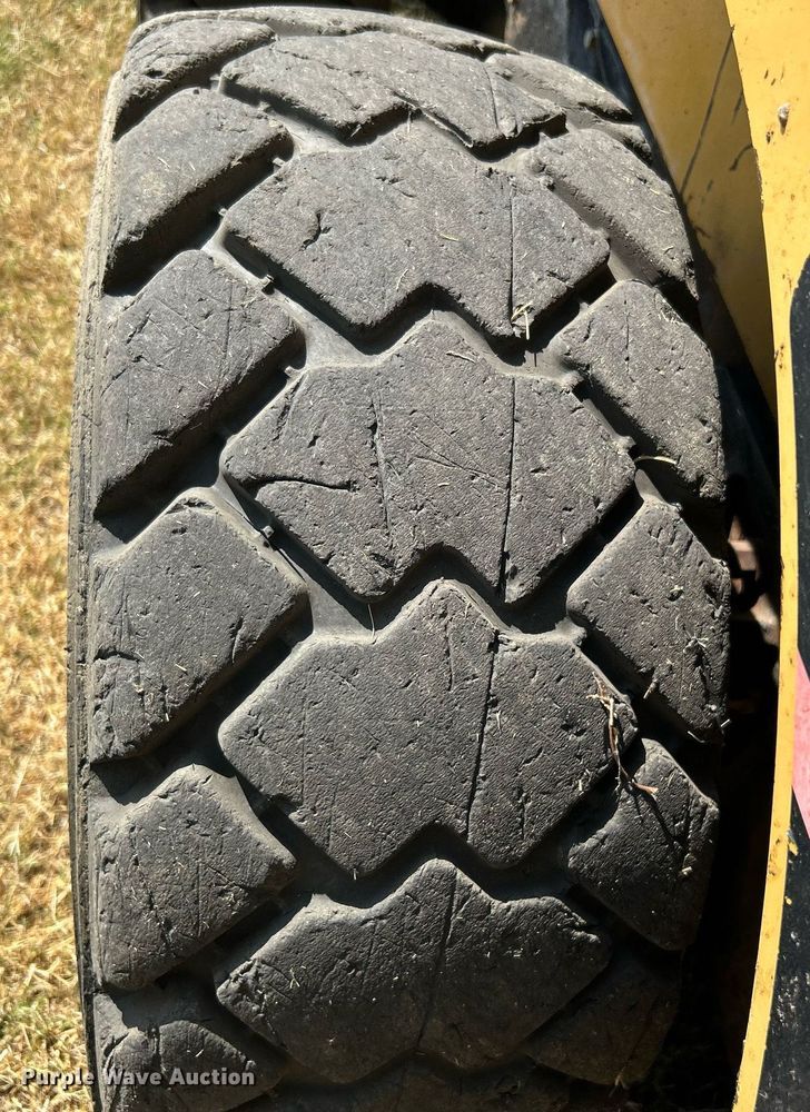 image for item DJ6314 2006 Caterpillar 252B  skid steer loader