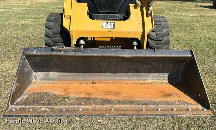 image for item DJ6316 2015 Caterpillar 272D2 XHP  skid steer loader