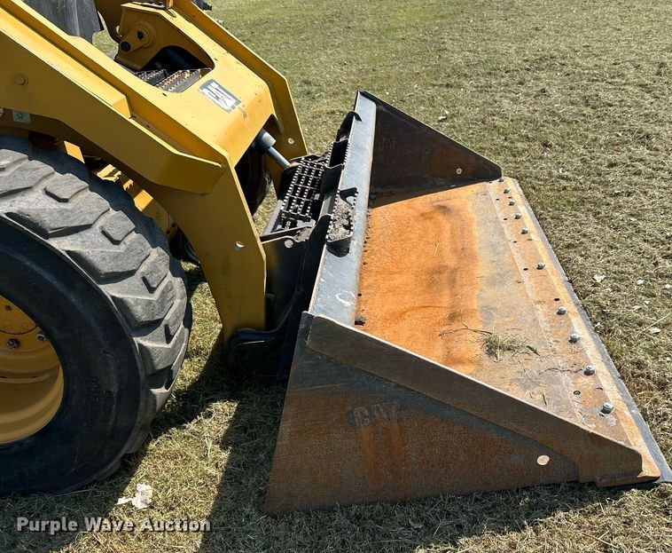 image for item DJ6316 2015 Caterpillar 272D2 XHP  skid steer loader