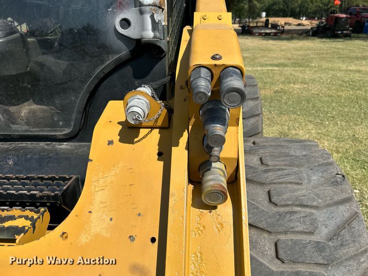 image for item DJ6316 2015 Caterpillar 272D2 XHP  skid steer loader