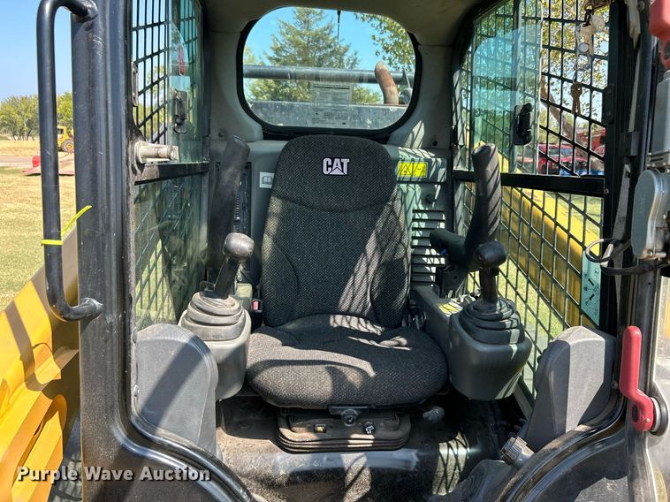 image for item DJ6316 2015 Caterpillar 272D2 XHP  skid steer loader