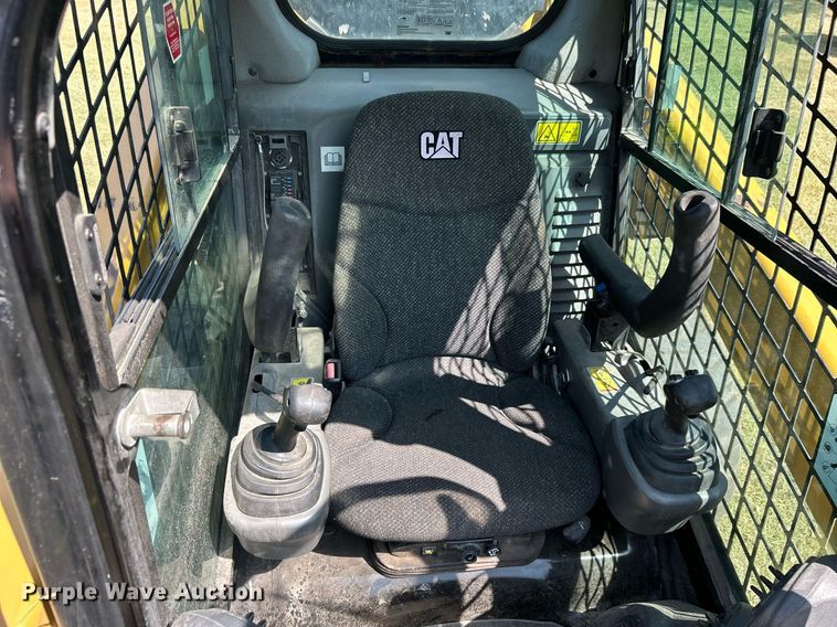 image for item DJ6316 2015 Caterpillar 272D2 XHP  skid steer loader