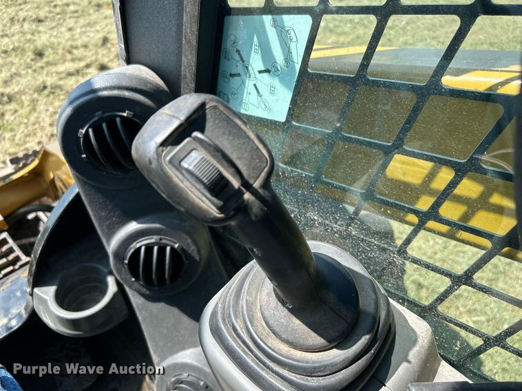 image for item DJ6316 2015 Caterpillar 272D2 XHP  skid steer loader