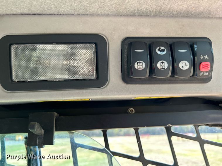 image for item DJ6316 2015 Caterpillar 272D2 XHP  skid steer loader