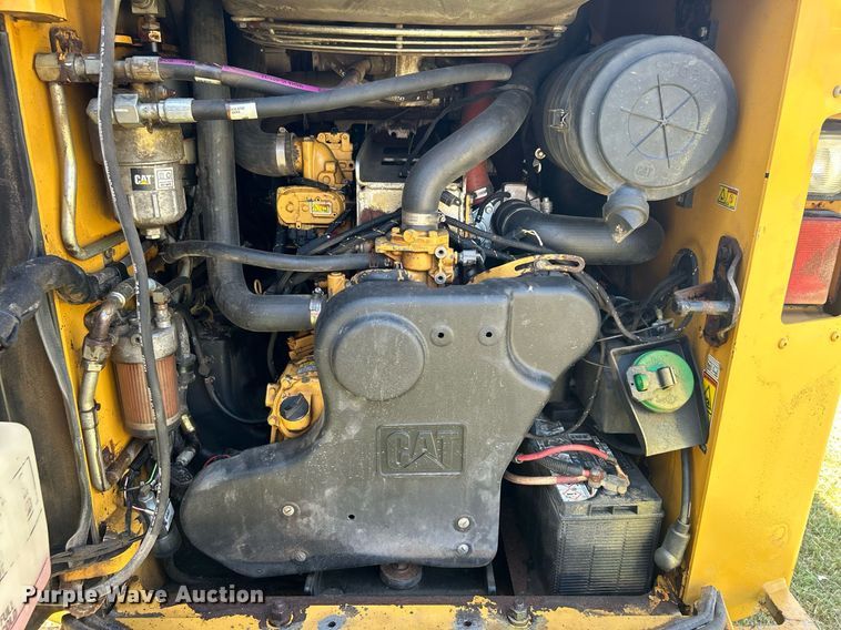 image for item DJ6316 2015 Caterpillar 272D2 XHP  skid steer loader