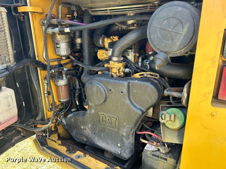 image for item DJ6316 2015 Caterpillar 272D2 XHP  skid steer loader