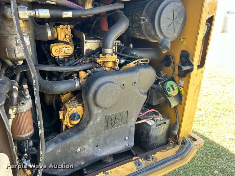 image for item DJ6316 2015 Caterpillar 272D2 XHP  skid steer loader