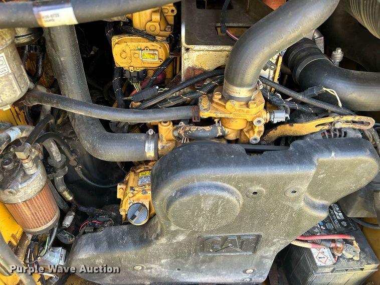 image for item DJ6316 2015 Caterpillar 272D2 XHP  skid steer loader