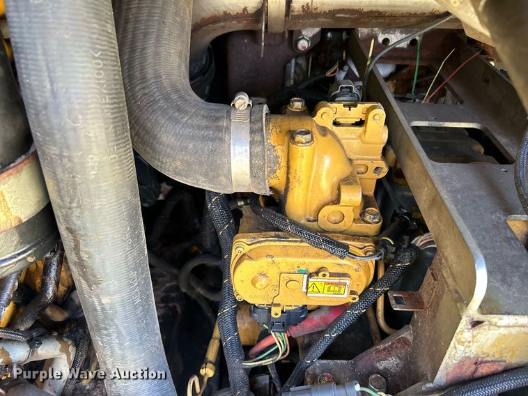 image for item DJ6316 2015 Caterpillar 272D2 XHP  skid steer loader