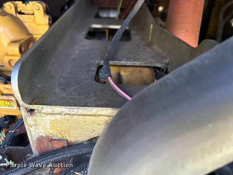 image for item DJ6316 2015 Caterpillar 272D2 XHP  skid steer loader