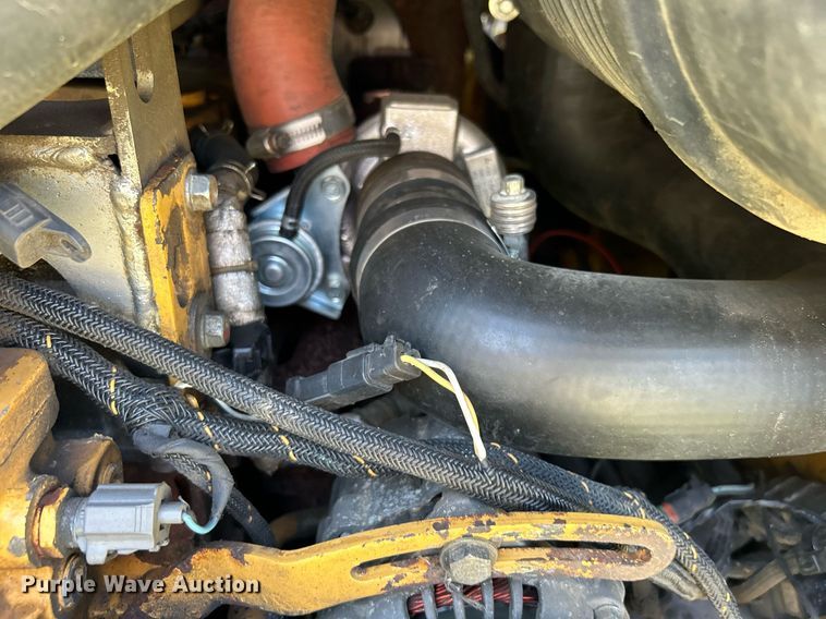 image for item DJ6316 2015 Caterpillar 272D2 XHP  skid steer loader